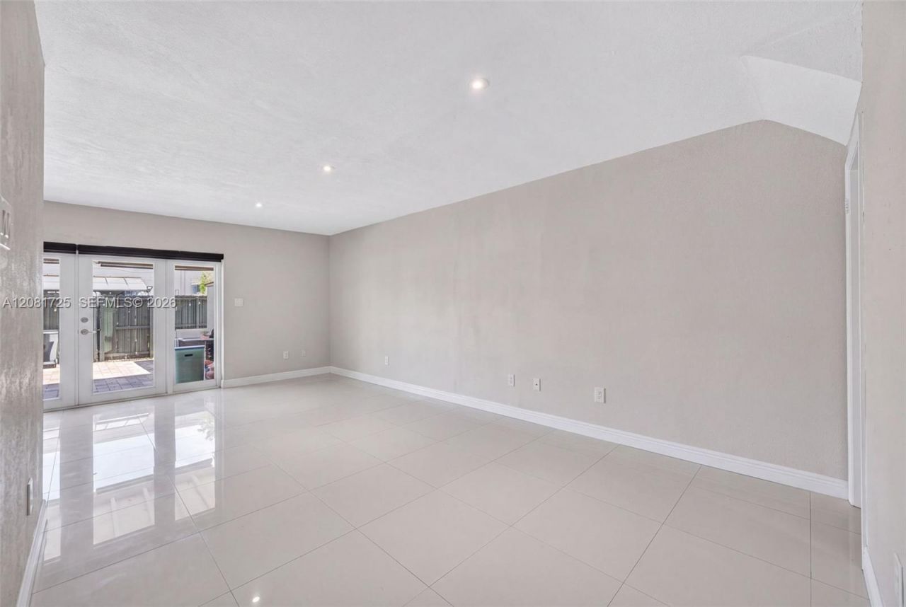 6965 W 2nd Way , Hialeah, FL 33014 Photo
