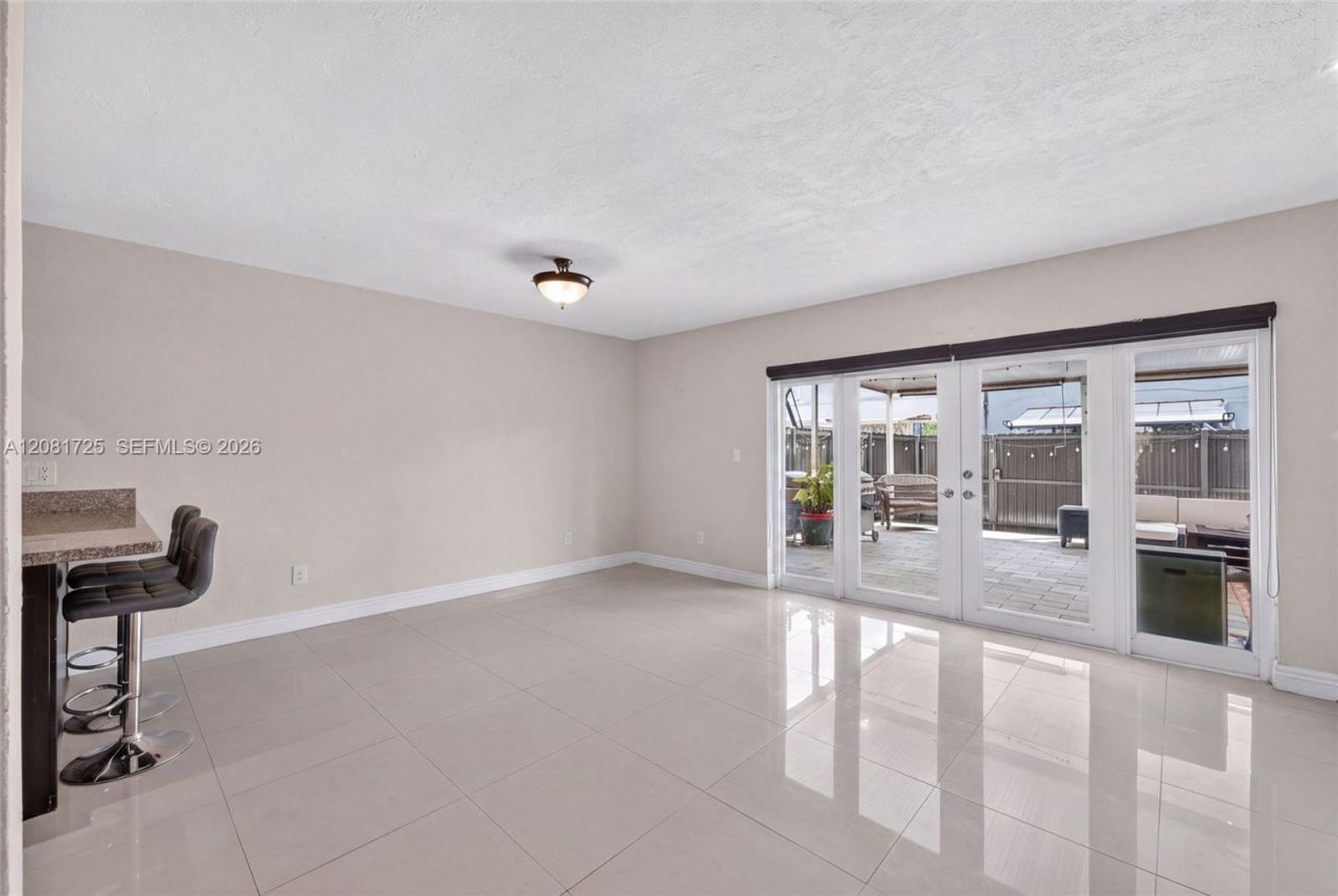 6965 W 2nd Way , Hialeah, FL 33014 Photo