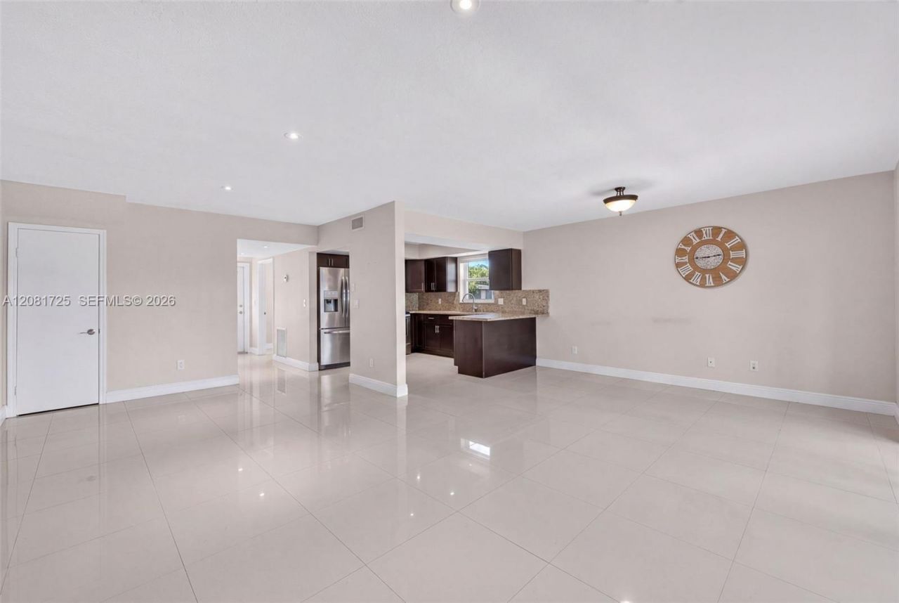 6965 W 2nd Way , Hialeah, FL 33014 Photo