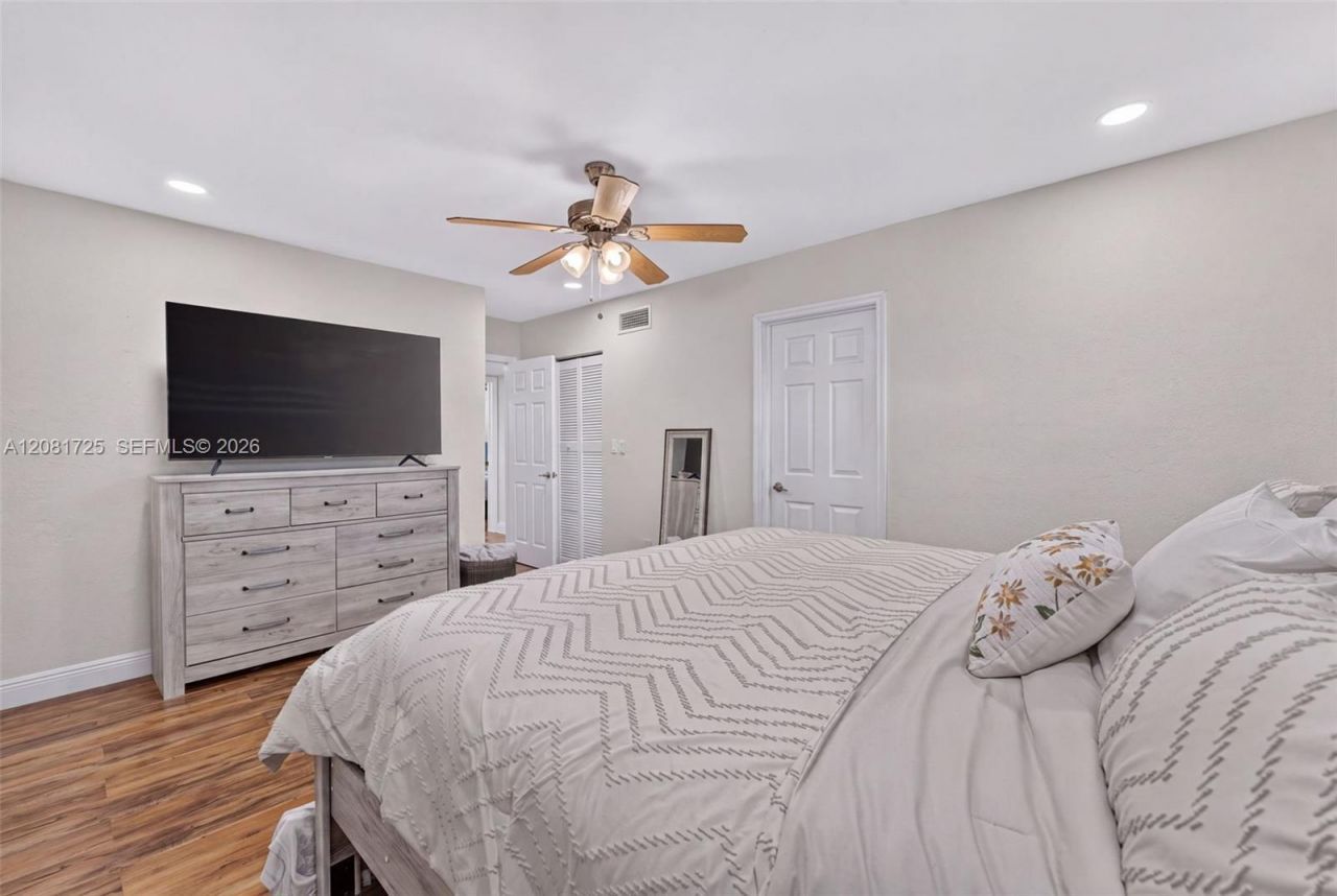 6965 W 2nd Way , Hialeah, FL 33014 Photo