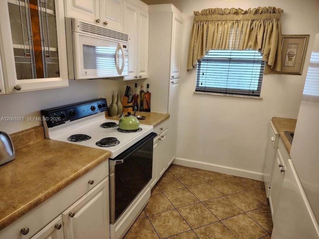 201 178th Dr , Unit 438, Sunny Isles Beach, FL 33160 Photo
