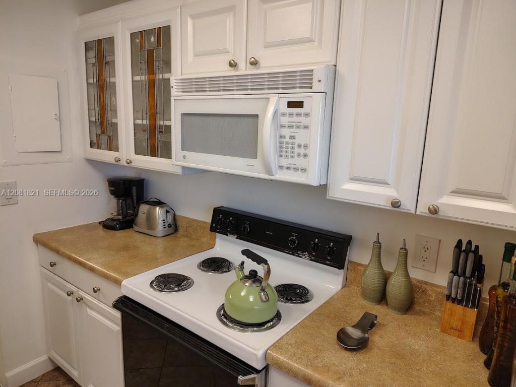201 178th Dr , Unit 438, Sunny Isles Beach, FL 33160 Photo