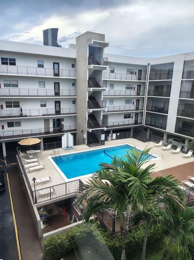 201 178th Dr , Unit 438, Sunny Isles Beach, FL 33160 Photo
