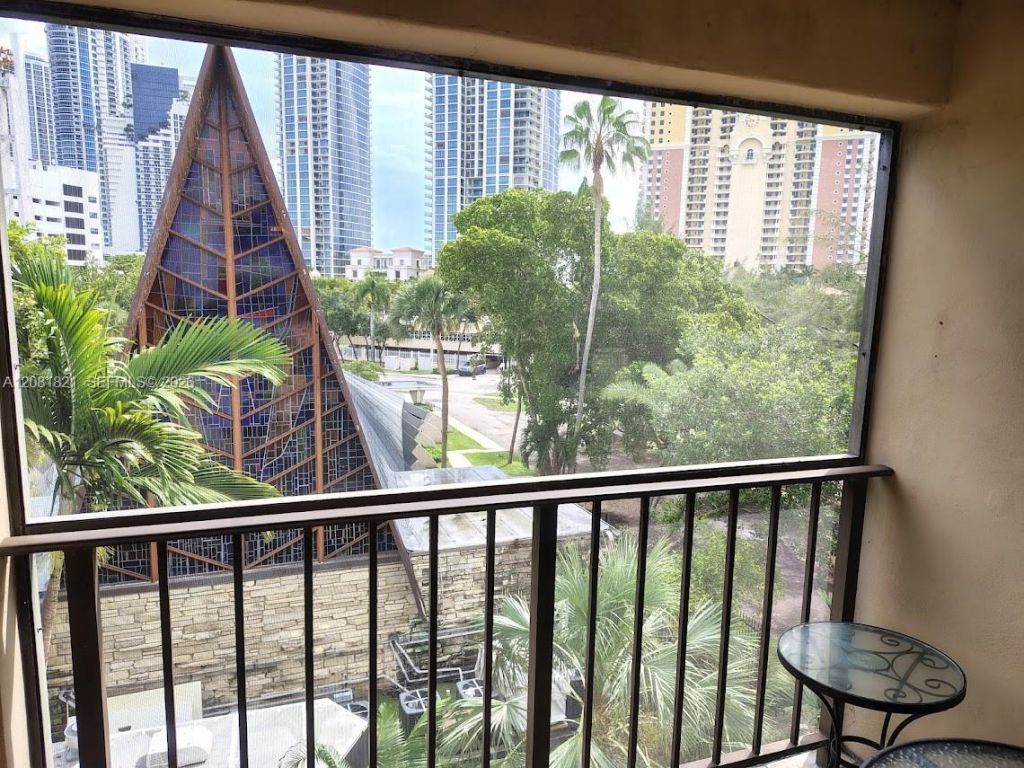 201 178th Dr , Unit 438, Sunny Isles Beach, FL 33160 Photo