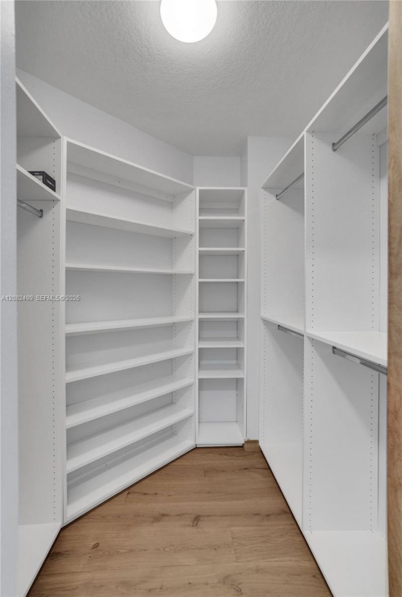 325 S Biscayne Blvd, Unit 1423, Miami, FL 33131 Photo