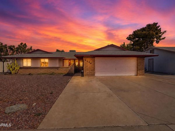 2202 E HAMPTON Avenue, Mesa, AZ 85204