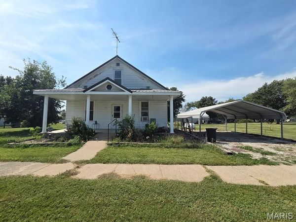 111 N Banner Street , Knox City, MO 63446