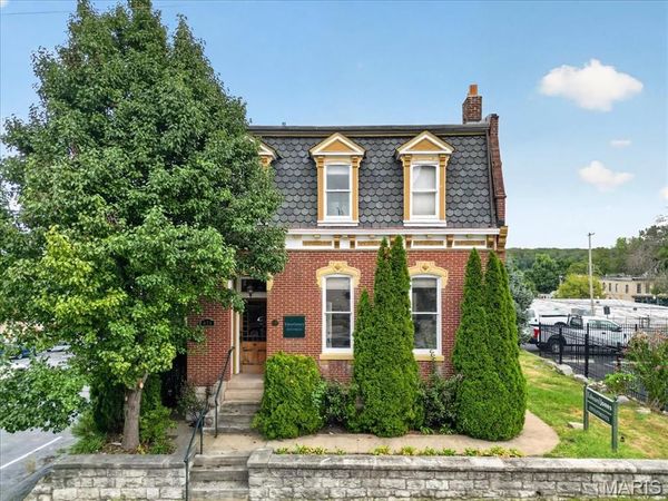 424 N 2nd Street, St Charles, MO 63301