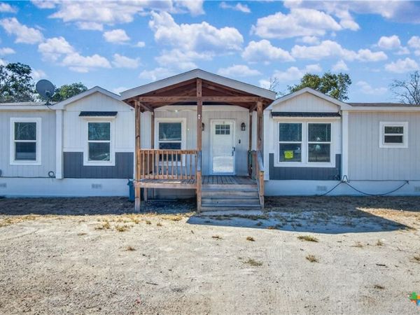 209 Sandy Oaks Drive , Seguin, TX 78155