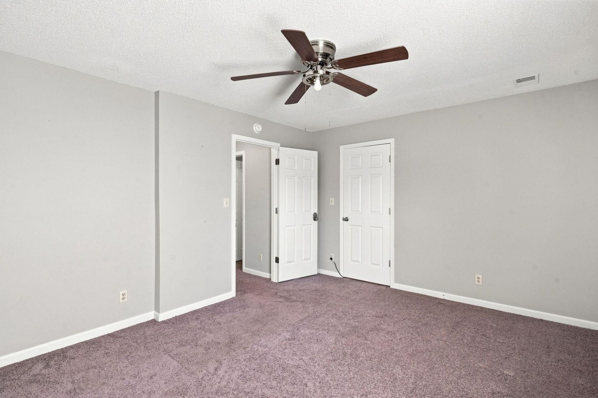135 Williamsburg Dr.  Photo 16
