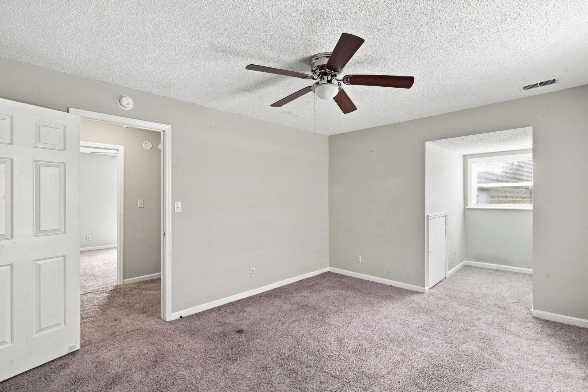 135 Williamsburg Dr.  Photo 18