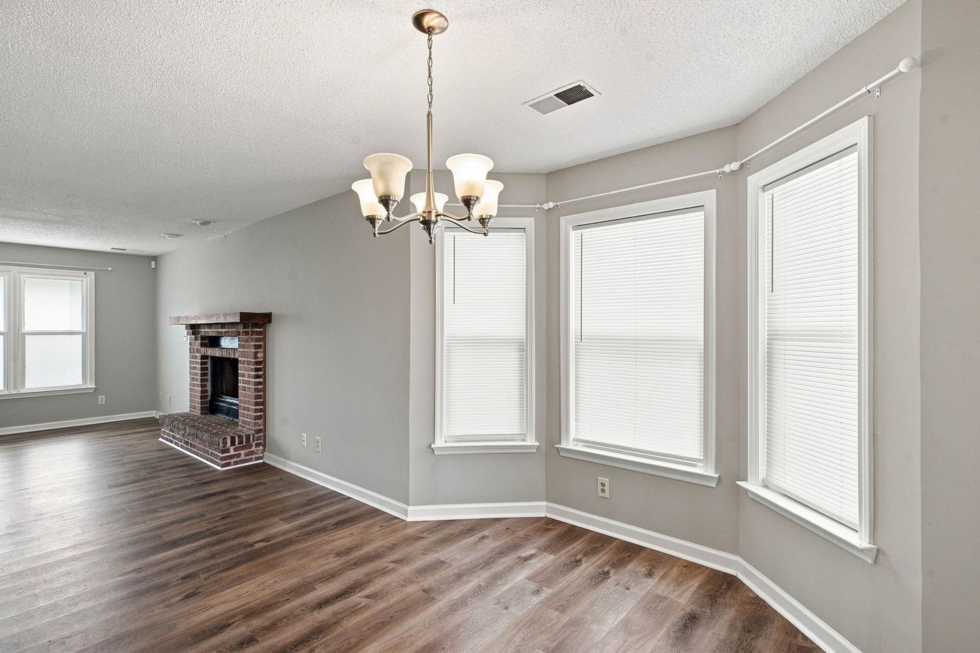 135 Williamsburg Dr.  Photo 6