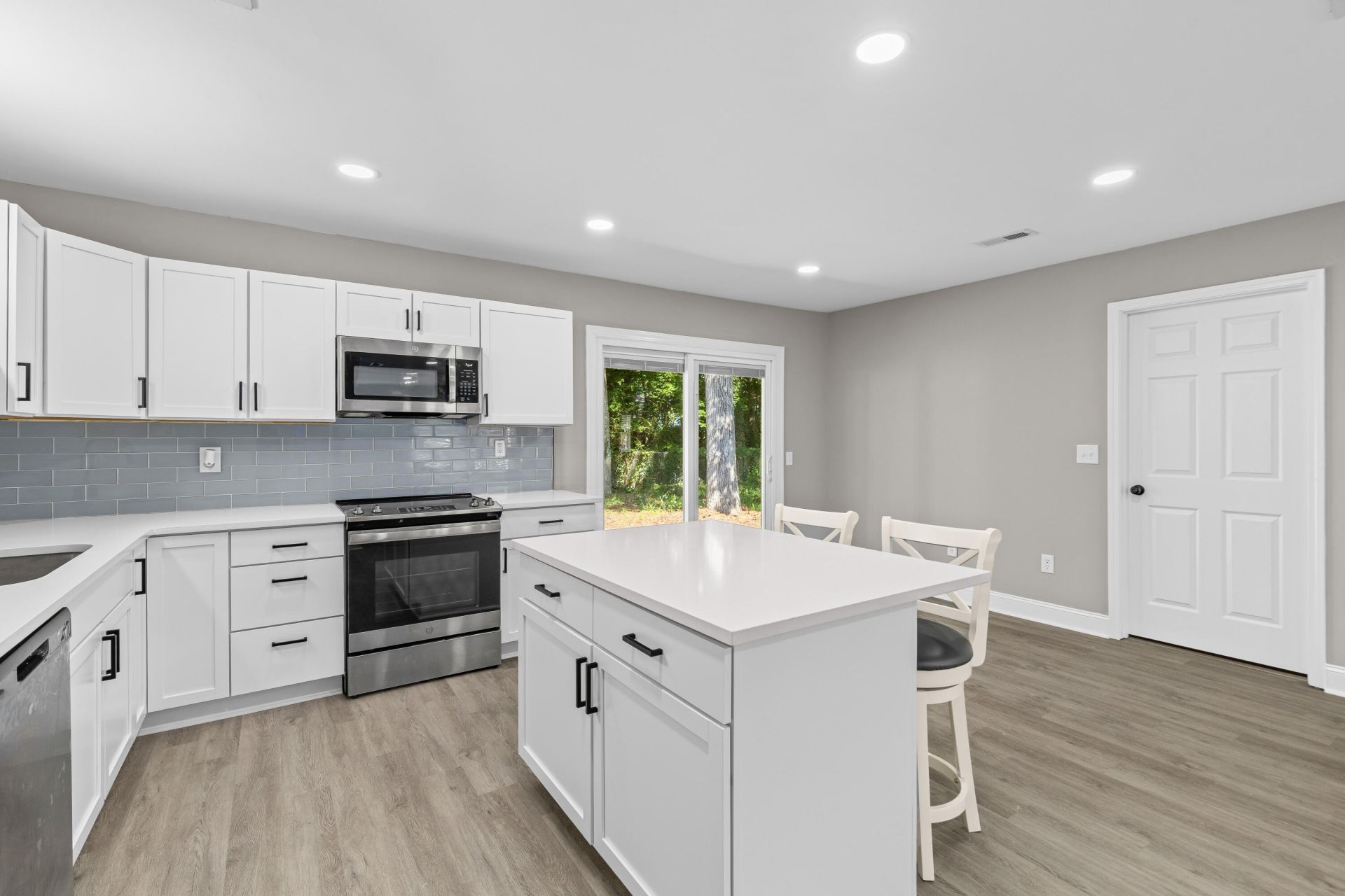 305 Elliott Drive Photo 11
