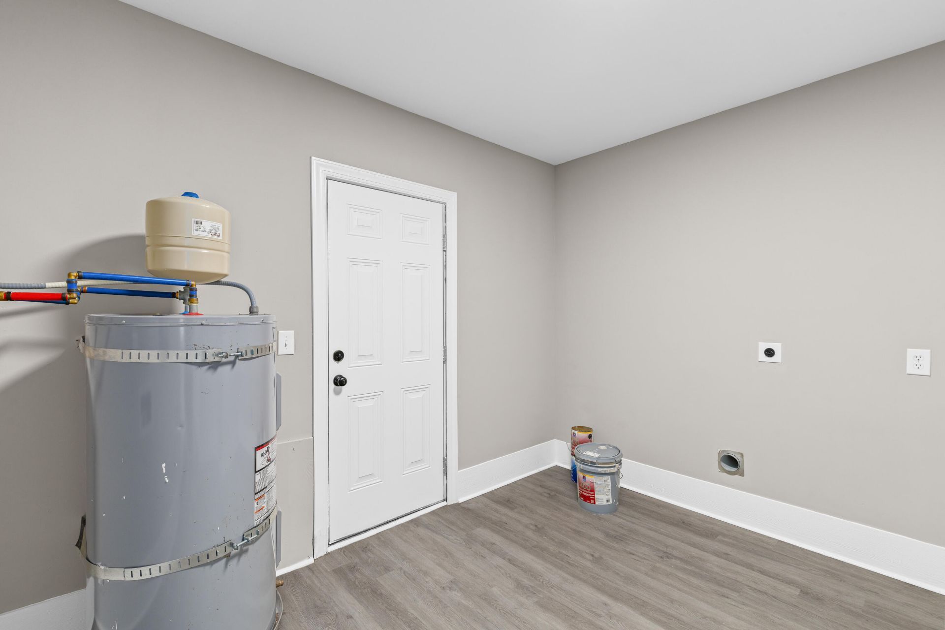 305 Elliott Drive Photo 12