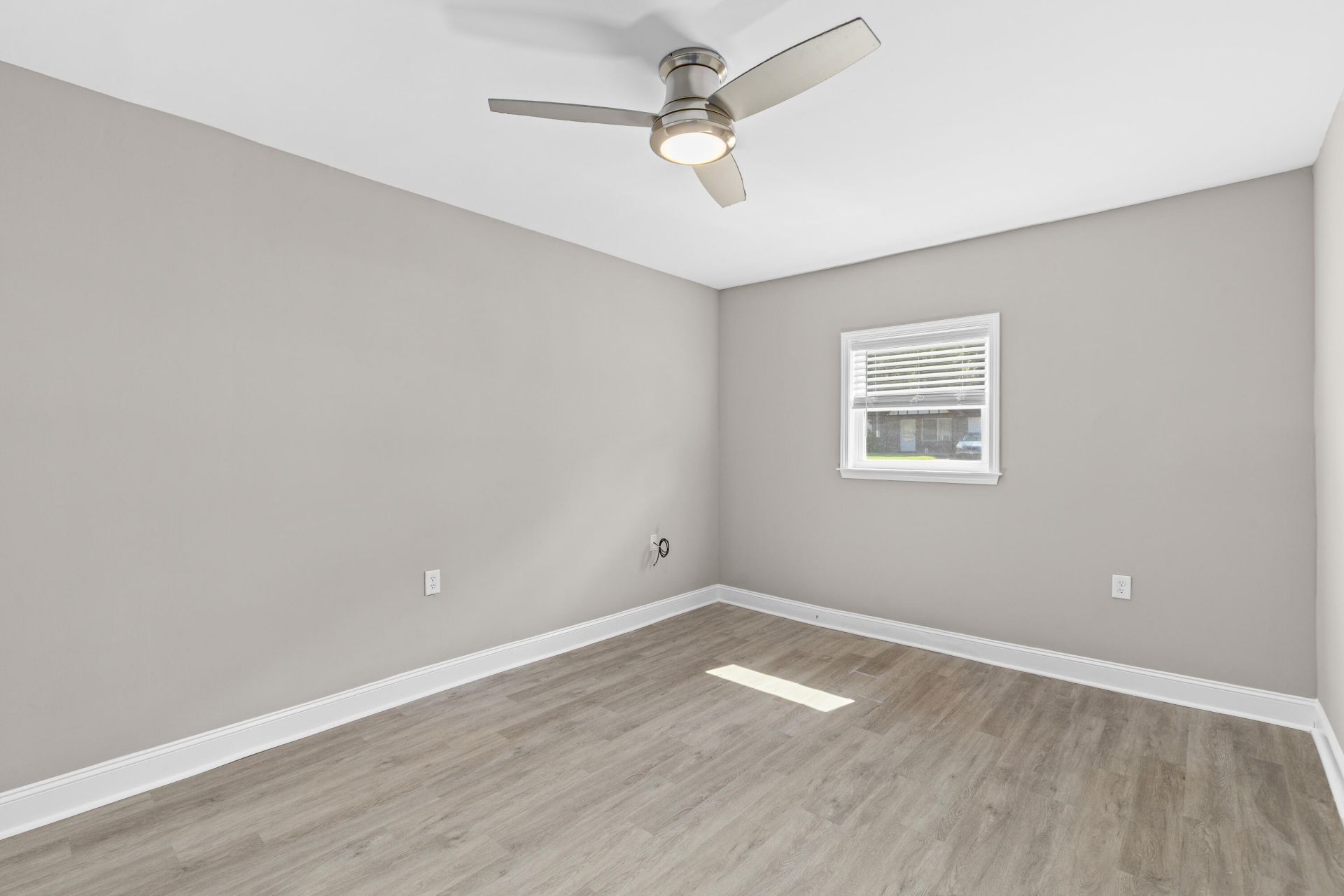 305 Elliott Drive Photo 14