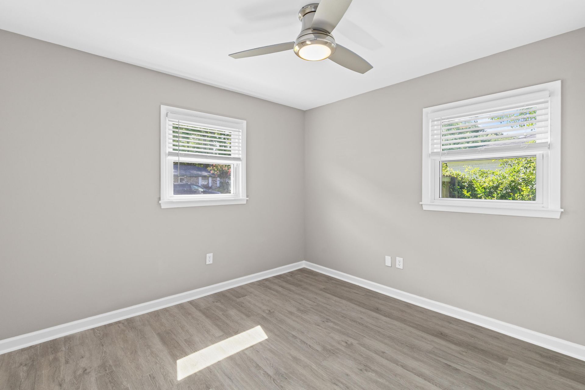 305 Elliott Drive Photo 23