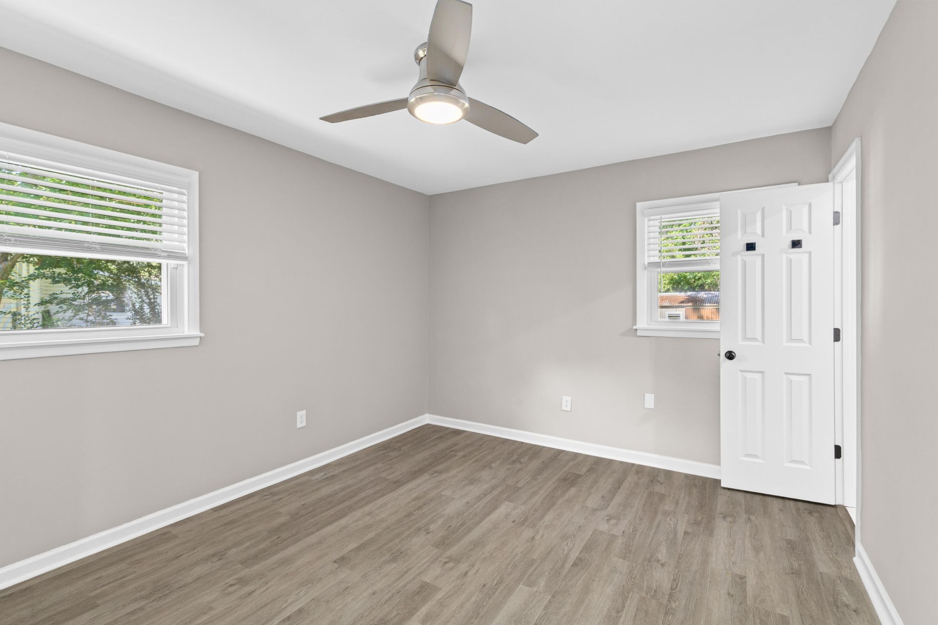 305 Elliott Drive Photo 28