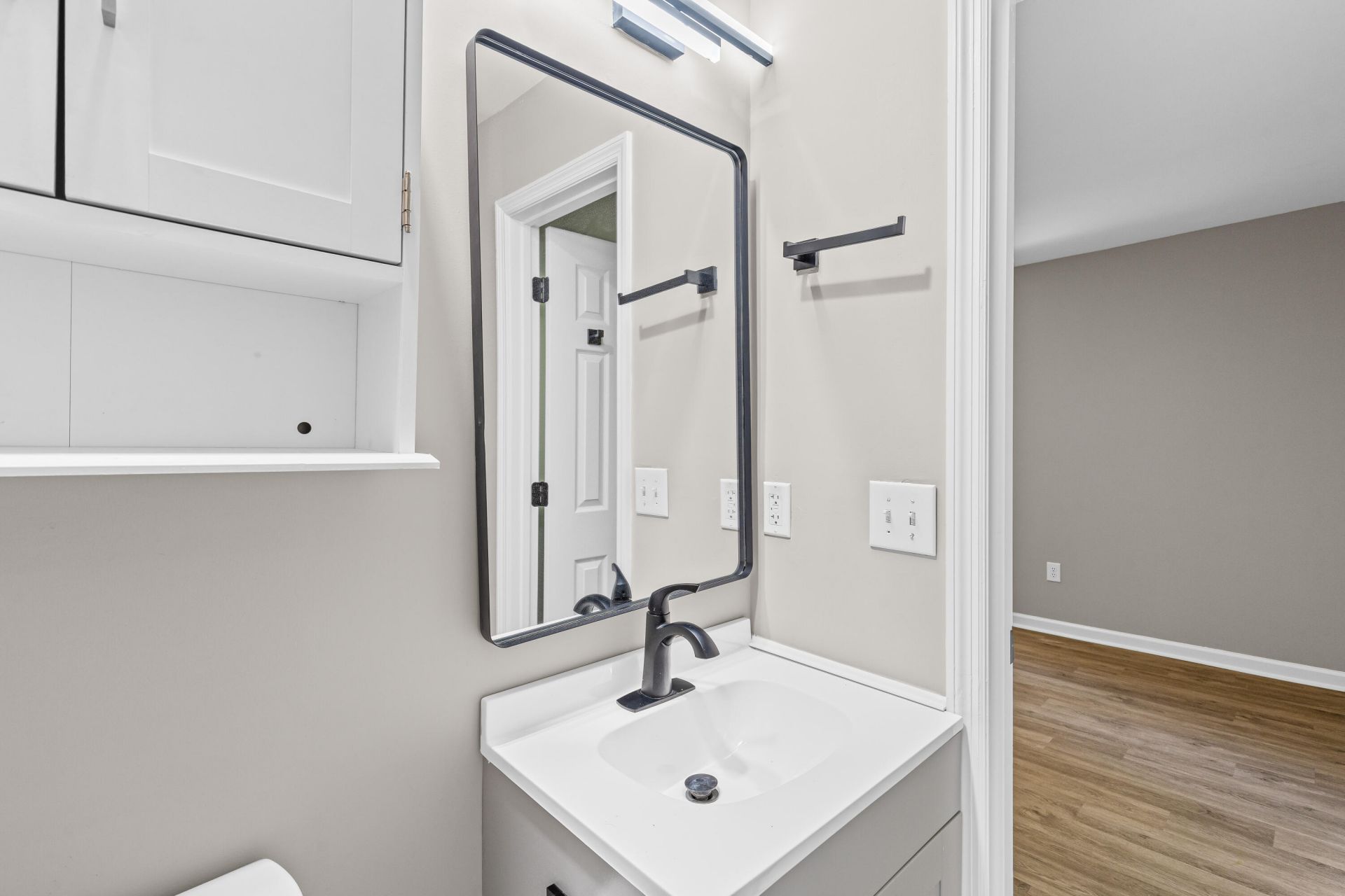 305 Elliott Drive Photo 32