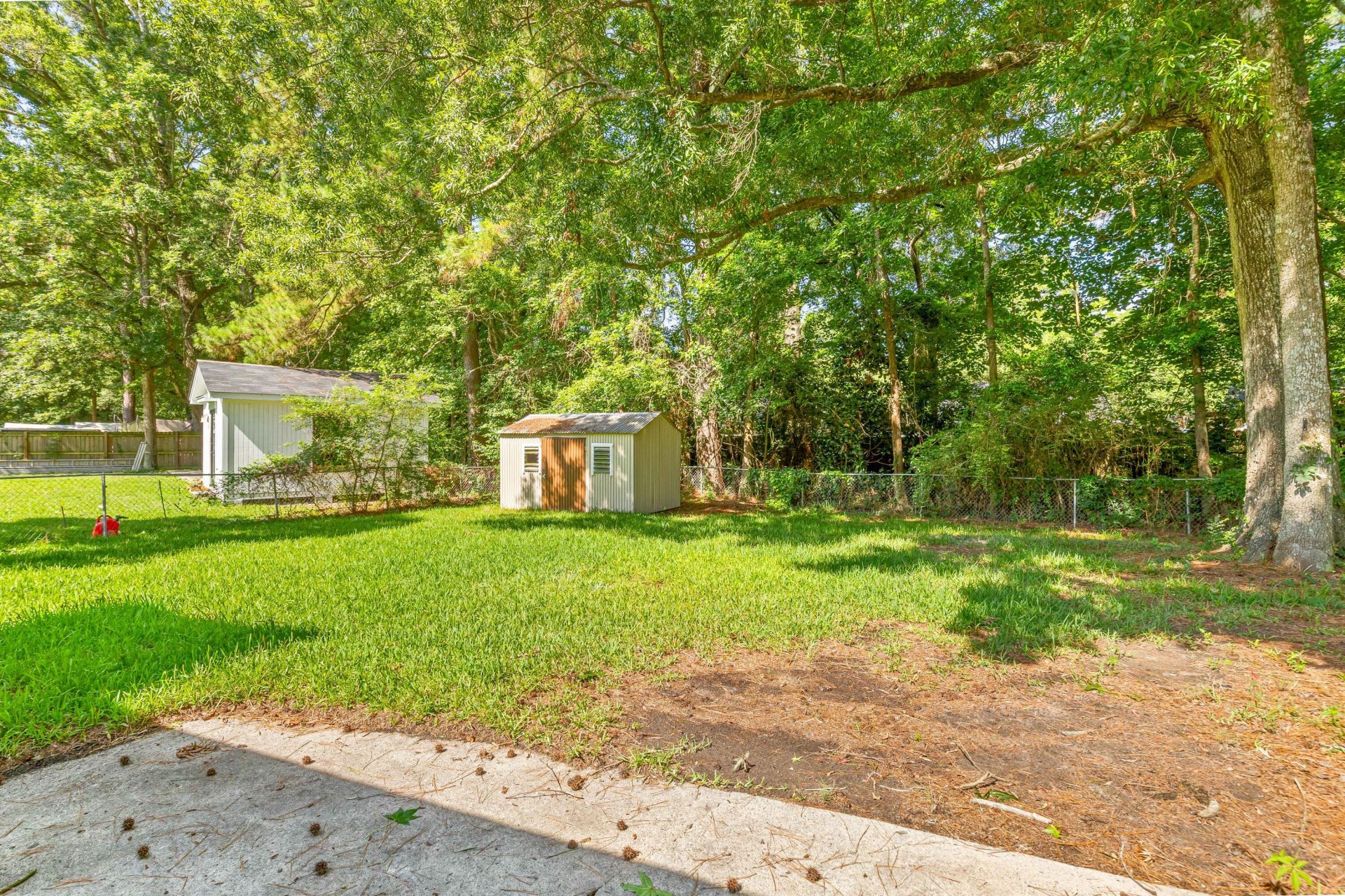 305 Elliott Drive Photo 33