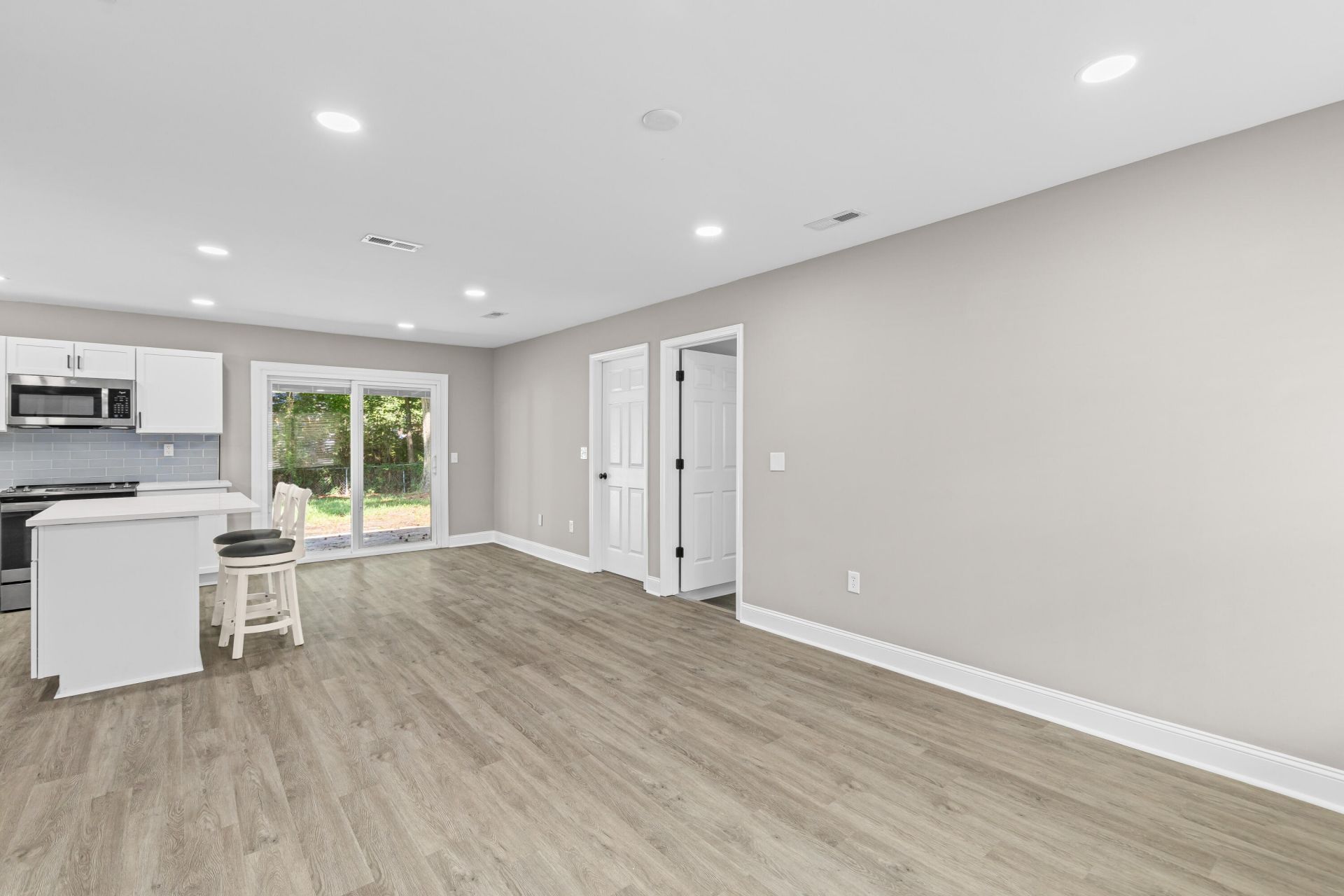 305 Elliott Drive Photo 5