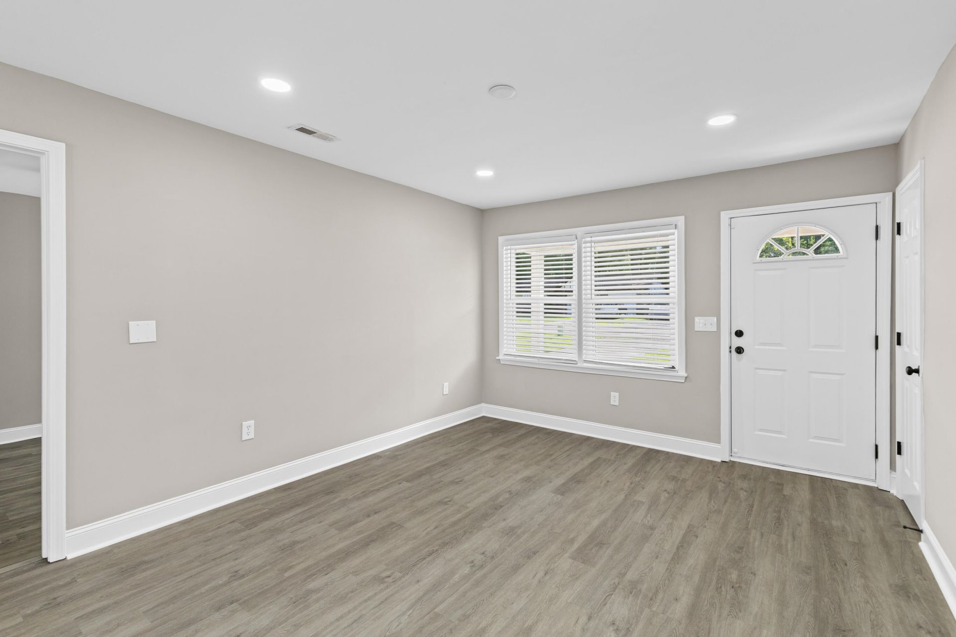305 Elliott Drive Photo 7