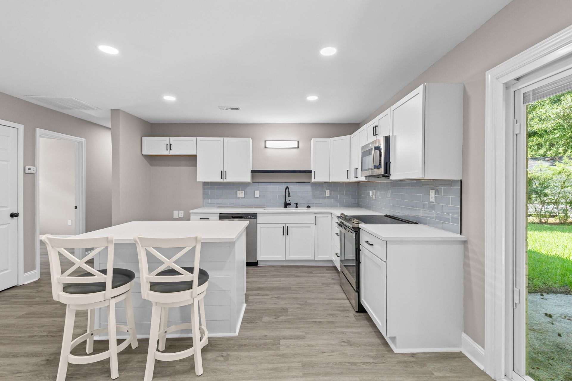 305 Elliott Drive Photo 9