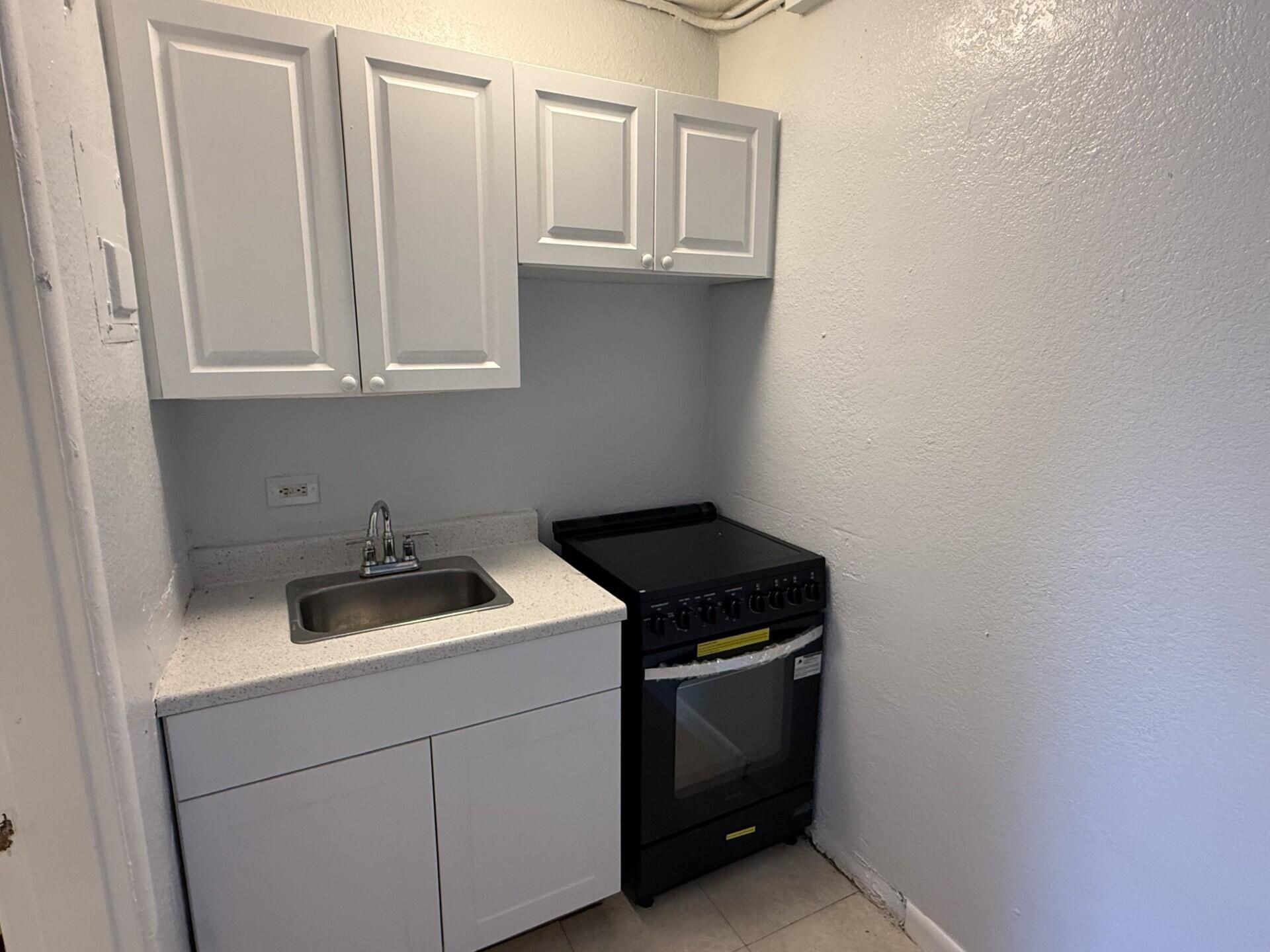 3300 Broadway Avenue, Unit 7, West Palm Beach, FL 33407 Photo
