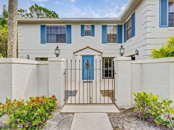 363 Prestwick Circle, Unit 1, Palm Beach Gardens, FL 33418