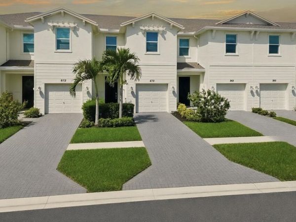 870 SE Grovebush Lane, Port St. Lucie, FL 34984