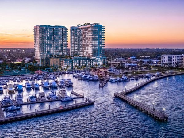 220 Lake Shore Drive, Unit 813, Lake Park, FL 33403