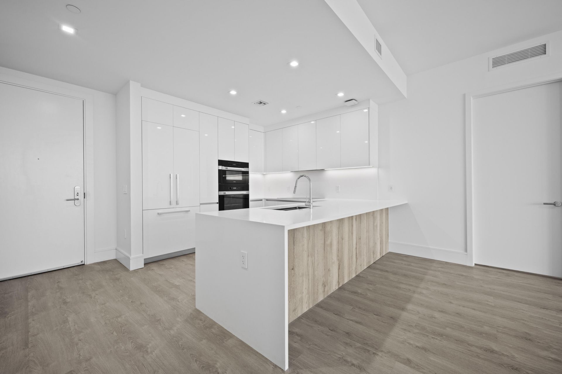 220 Lake Shore Drive, Unit 813, Lake Park, FL 33403 Photo