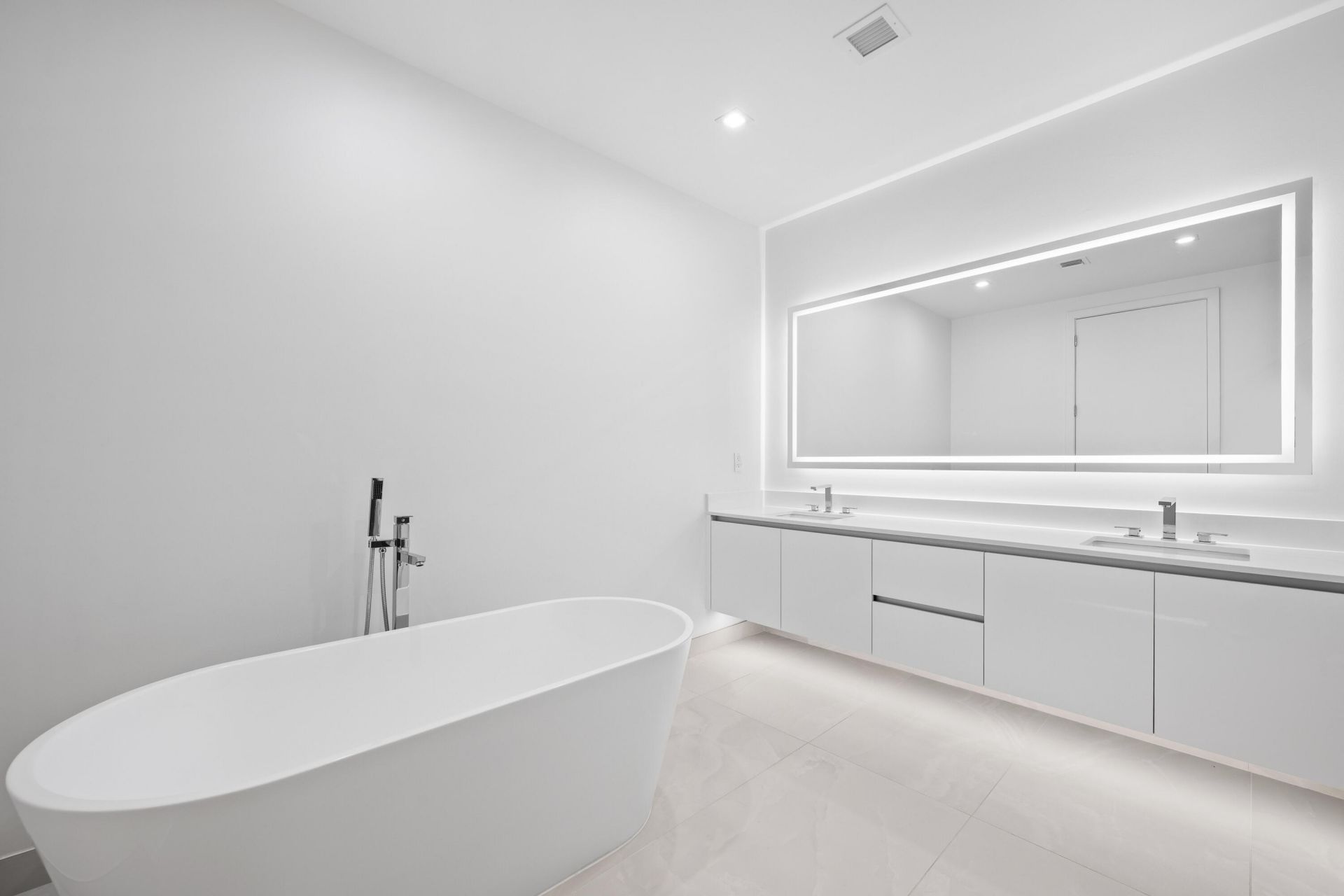 220 Lake Shore Drive, Unit 813, Lake Park, FL 33403 Photo