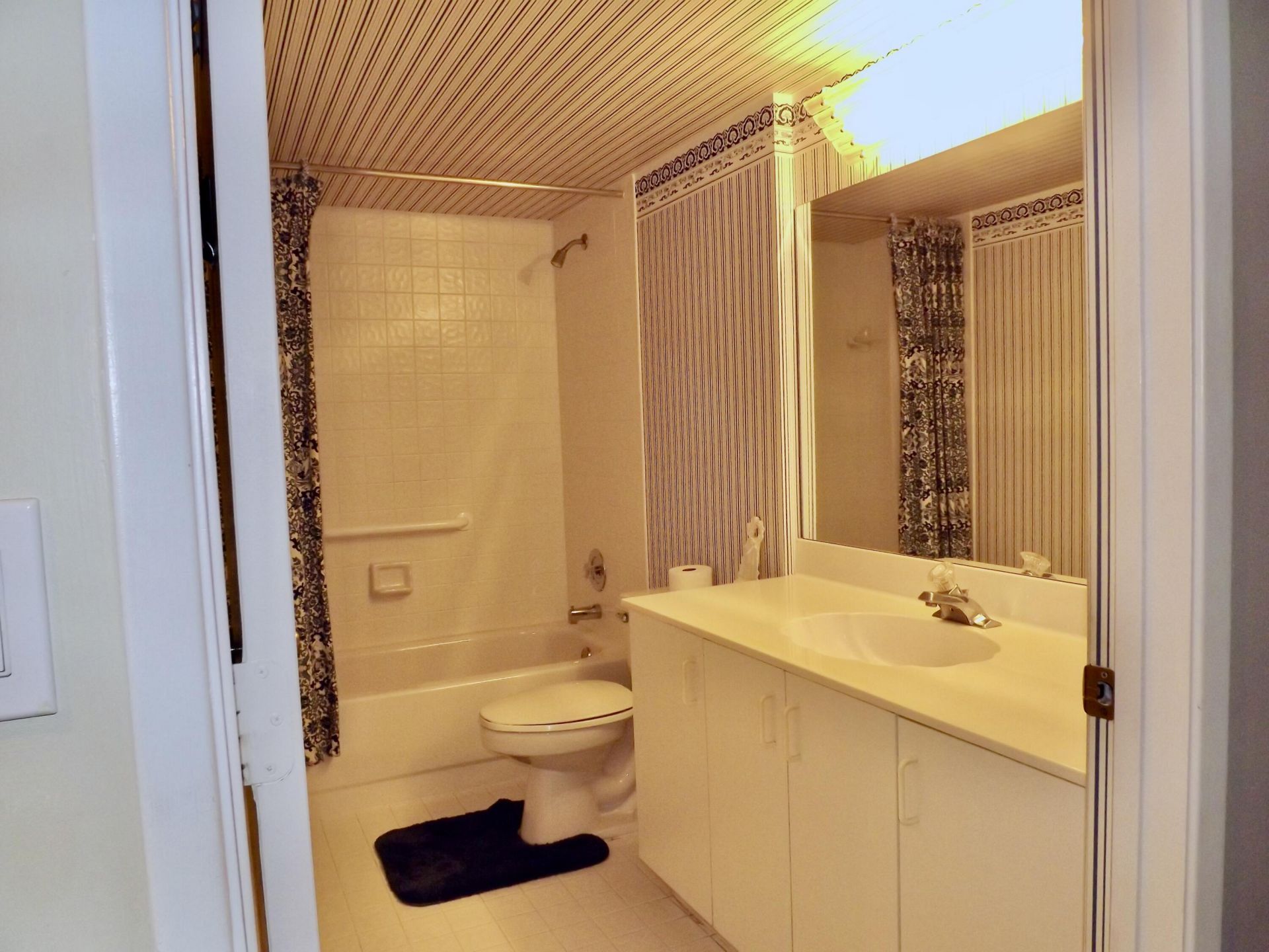 6112 Huntwick Terrace, Unit 205, Delray Beach, FL 33484 Photo