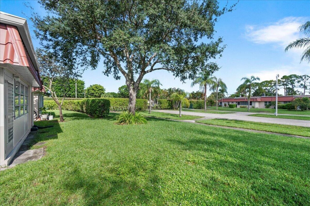 892 Worcester Lane, Unit B, Lake Worth, FL 33467 Photo