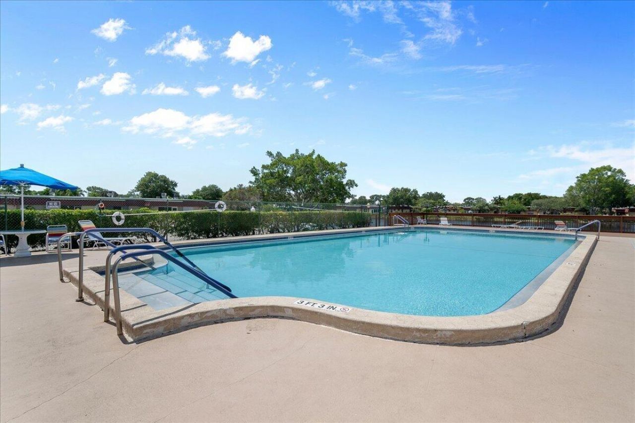 892 Worcester Lane, Unit B, Lake Worth, FL 33467 Photo