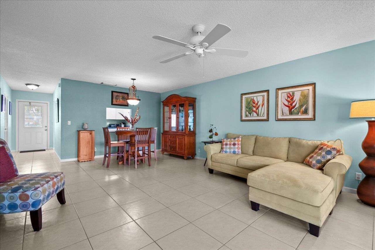 892 Worcester Lane, Unit B, Lake Worth, FL 33467 Photo