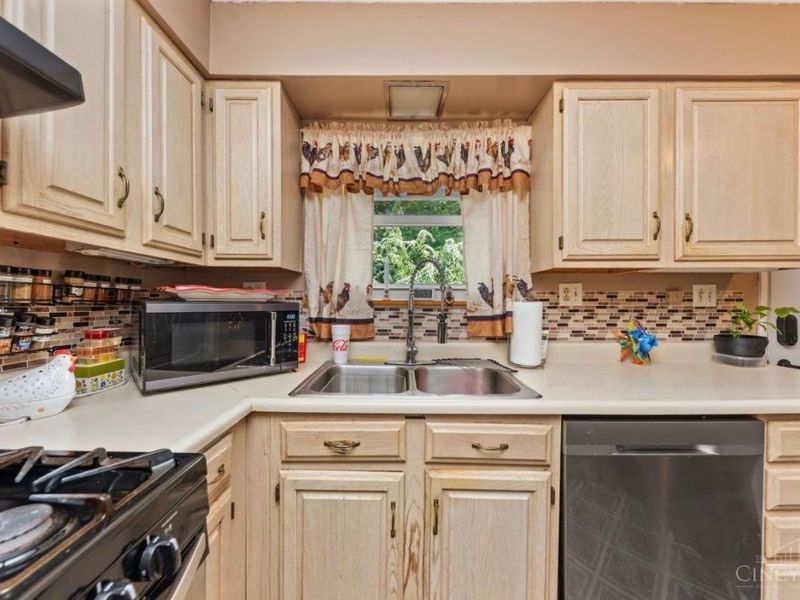771 Halle Drive, Perry Township, OH 45118 Photo 16