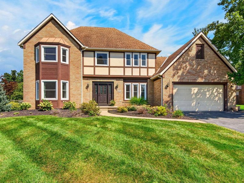8538 Chateau Drive , Pickerington, OH 43147 Photo 2