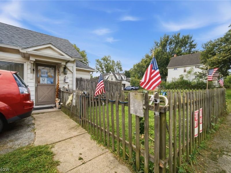 515 W River Road N, Elyria, OH 44035 Photo 2