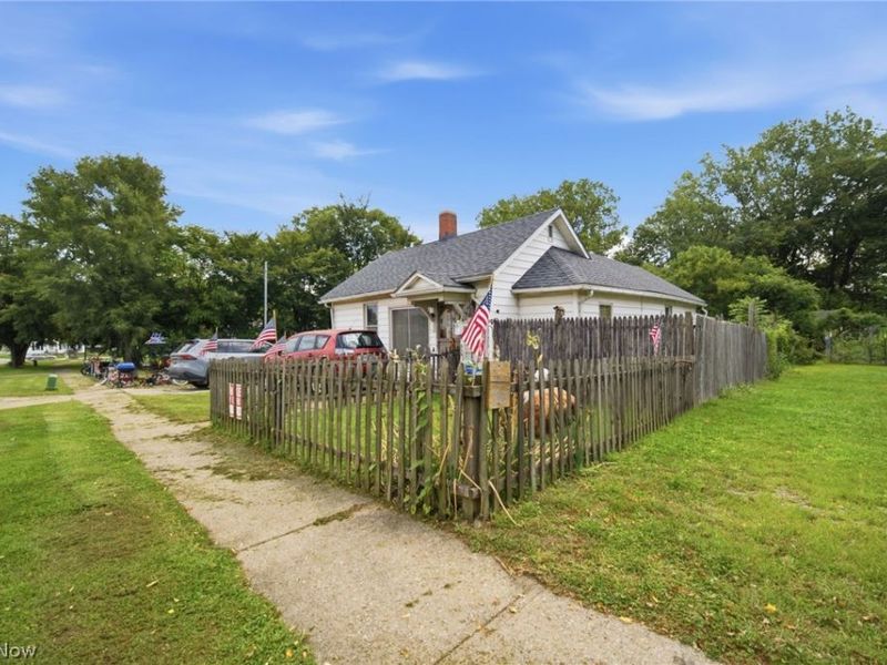 515 W River Road N, Elyria, OH 44035 Photo 3