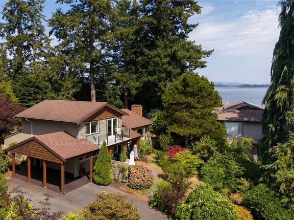 10496 Jocelyn Pl , Sidney, BC V8L 2P5