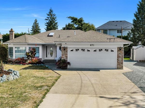871 Colonia Dr, Ladysmith, BC V9G 1N5