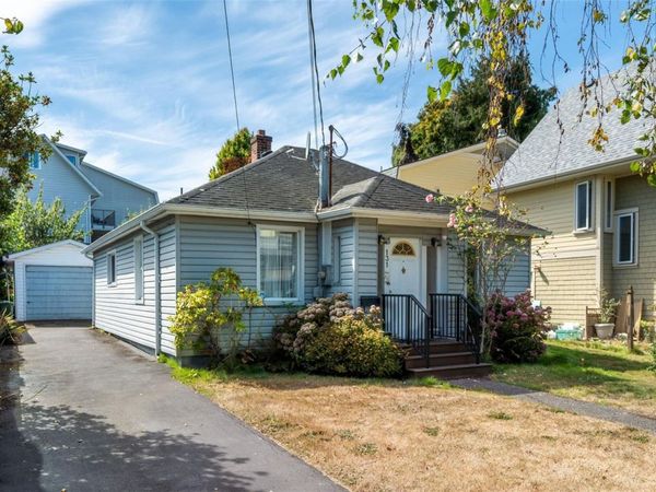 131 Michigan St , Victoria, BC V8V 1R2