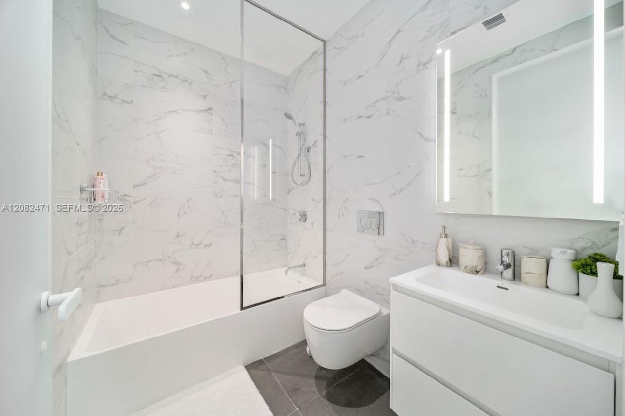 2000 S Ocean Dr , Unit 31B, Hallandale Beach, FL 33009 Photo