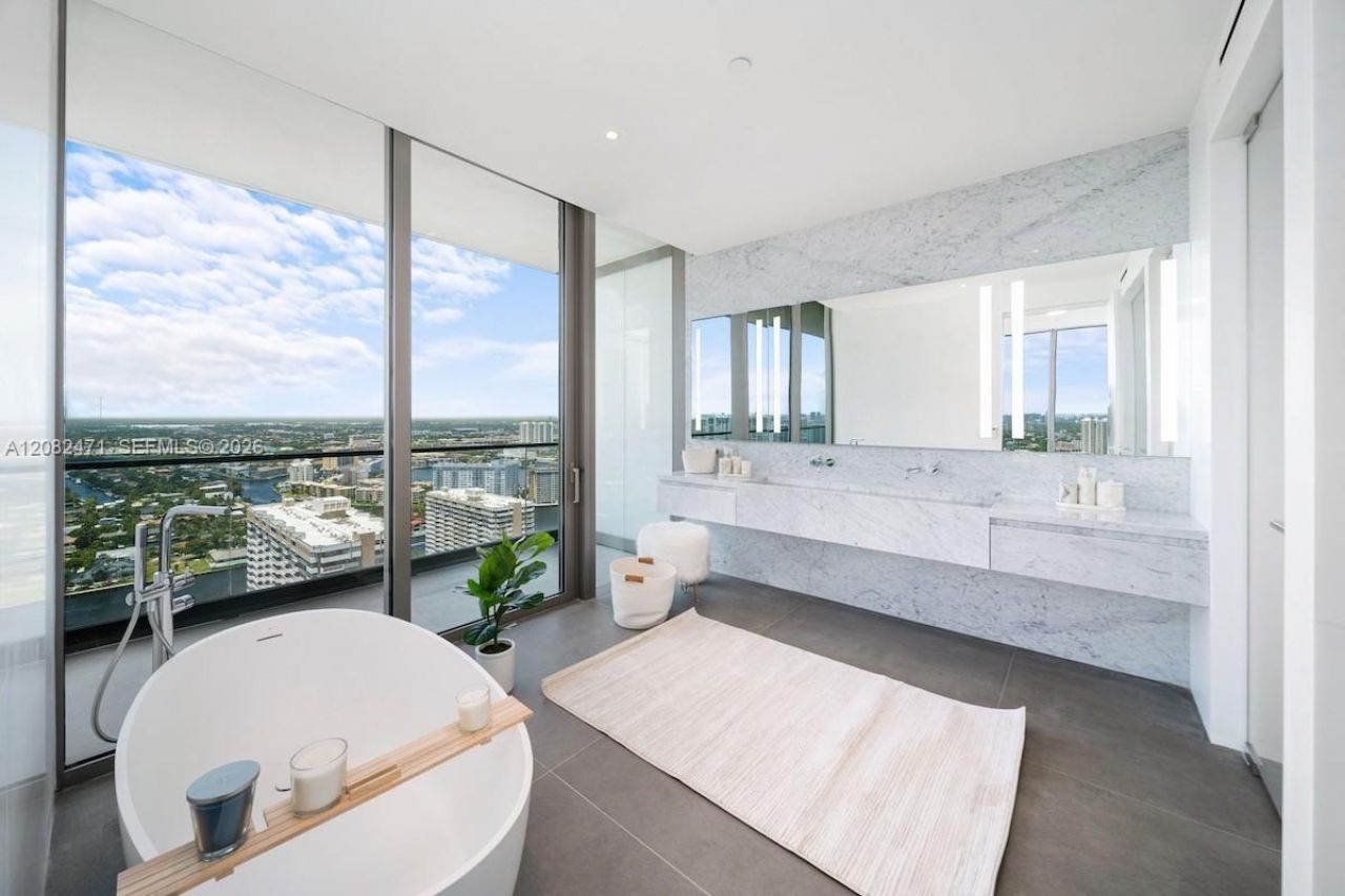 2000 S Ocean Dr , Unit 31B, Hallandale Beach, FL 33009 Photo