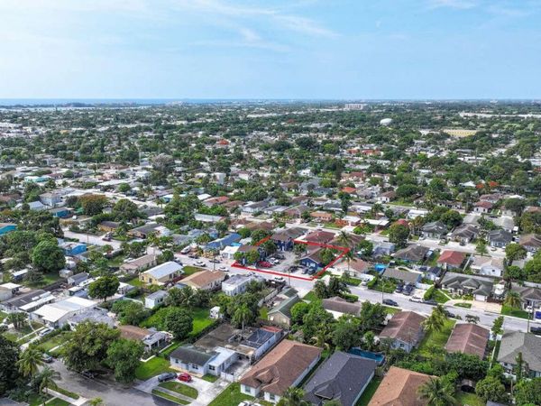 1000 W LAKEWOOD Road, West Palm Beach, FL 33405