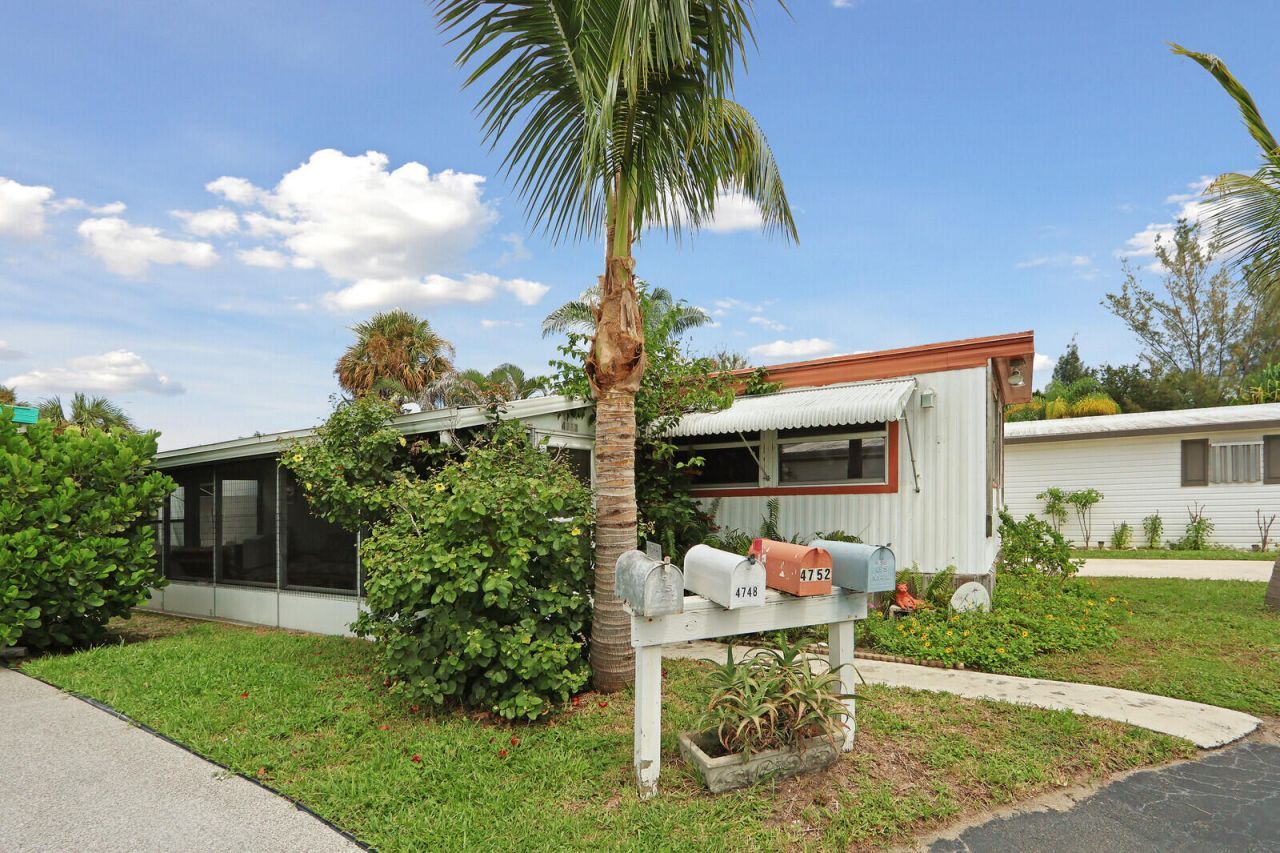 4752 NE Blue Heron Lane, Jensen Beach, FL 34957 Photo