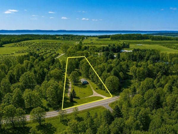 11153 Center Road, Traverse City, MI 49686