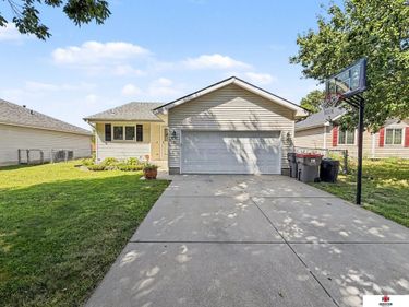 6115 NW 11 Street, Lincoln, NE 68521