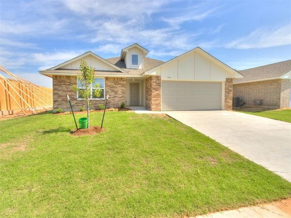 924 Hazy Brook Circle, Chickasha, OK 73018